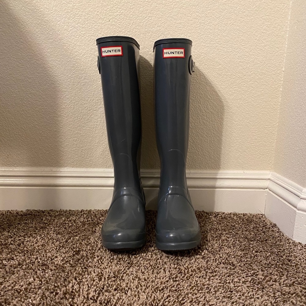 HUNTER Tall Gloss Rain Boot ‘Grey’ (women’s 8)